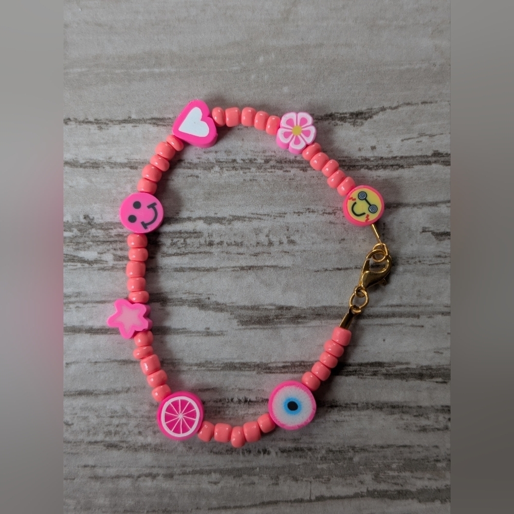Fun pink seed bead bracelet - Picture 1 of 5